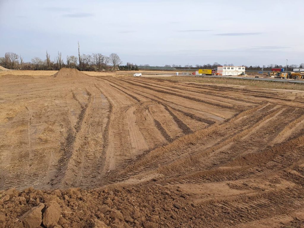 Unbebautes Grundstück vor der Konzeption eines Gewerbeparks