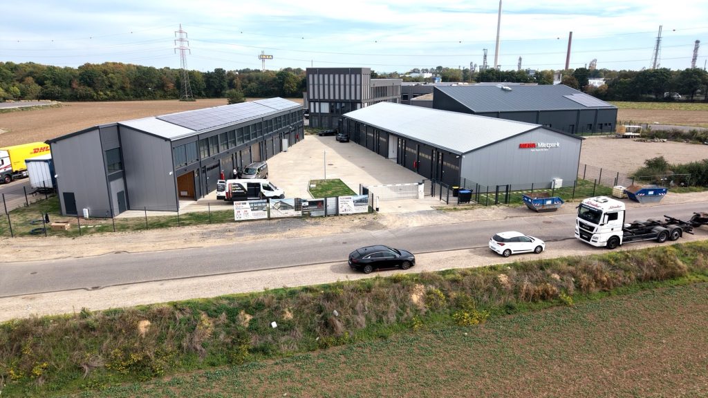 Unternehmerpark Köln-Rodenkirchen mit Büro- und Hallengebäuden aus der Luft
